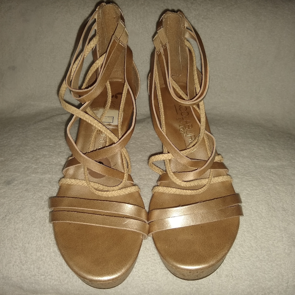 Kookaburra Aviana by UGG wedges. Size 8